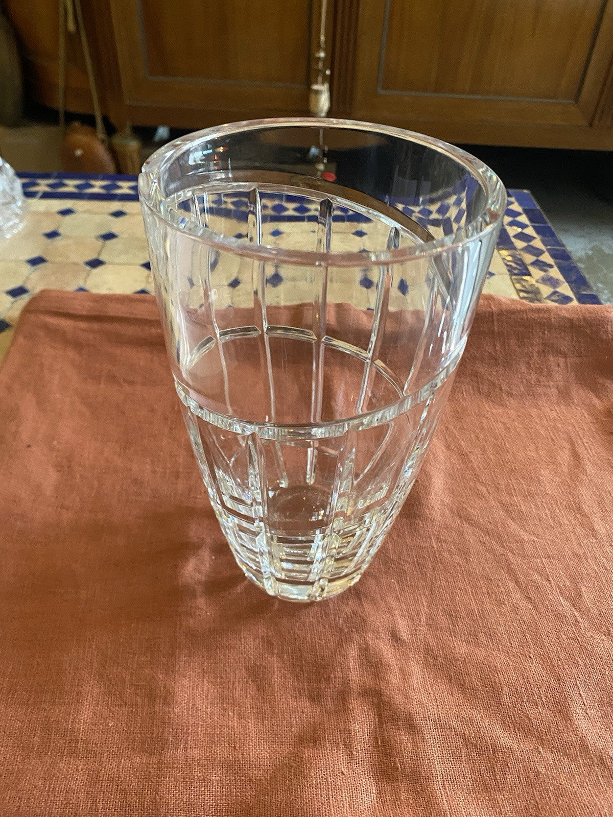 Vase en cristal taillé – forme cylindrique