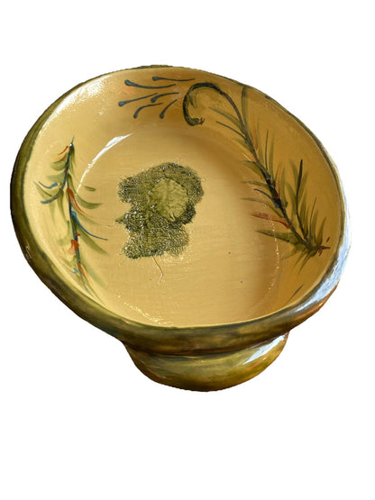 Plat ovale ancien en céramique avec décor végétal artisanal, forme élégante et motif inspiré de la nature.