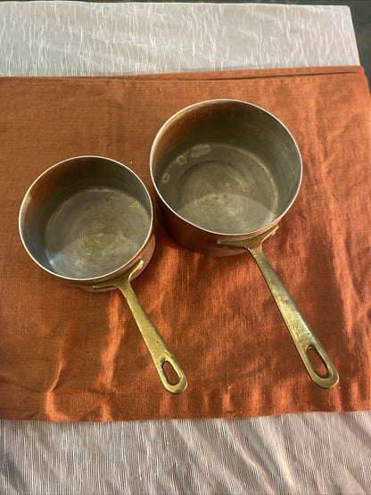 Lot de 2 casseroles anciennes en cuivre étamé – Manches en laiton – Cuisine