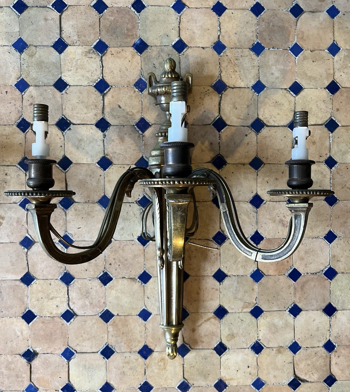 Paire d’appliques en bronze style Louis XVI 3 branches