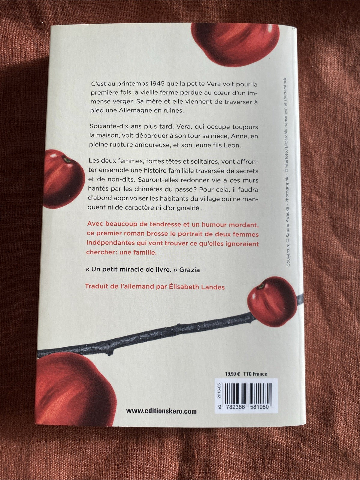 A l’ombre des cerisiers Dörte Hansen dos du livre
