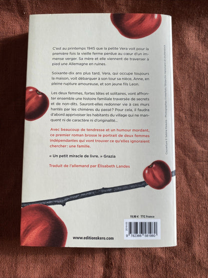 A l’ombre des cerisiers Dörte Hansen dos du livre