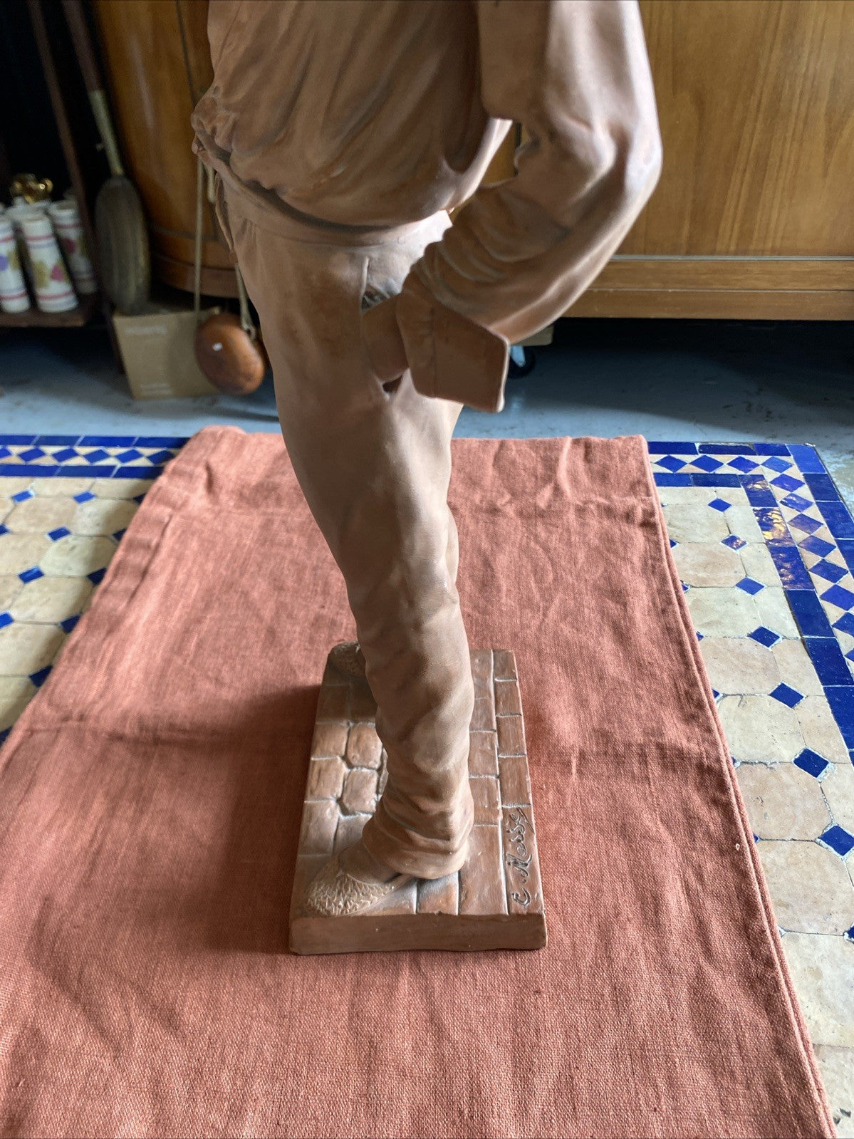 Statue ancienne en terre cuite – Jeune homme – Signée C. Massé