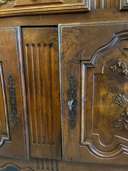 Grand vaisselier en noyer - XVIIIe Louis XV