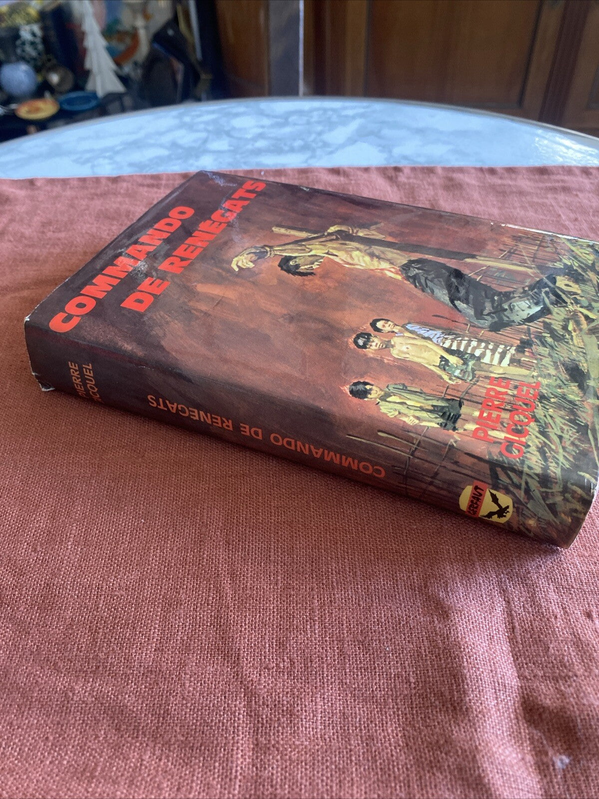 Livre GERFAUT ...PIERRE GICQUEL....COMMANDO DE RENEGATS 1970 - quasi neuf
