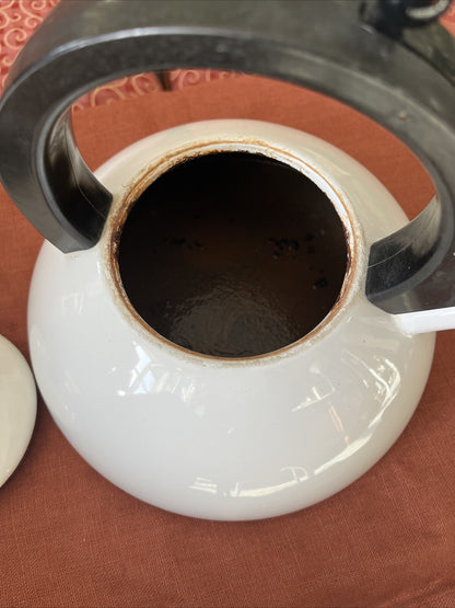 Ancienne Bouilloire À Sifflet Blanche