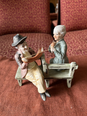Figurine Couple Biscuit Sur Un Banc Fileurs