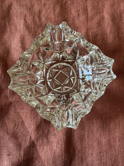 Cendrier Vintage En Verre Ciselé « Lever »
