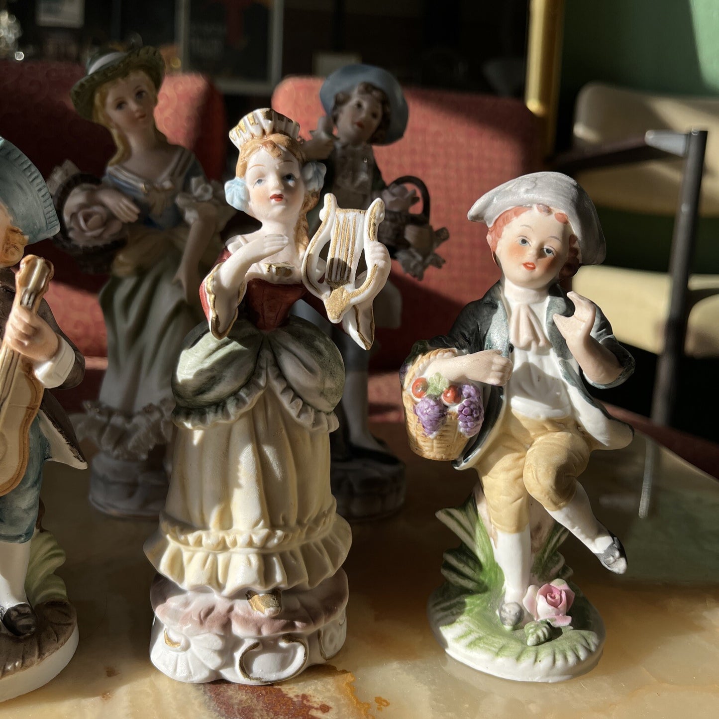 Lot De 6 Figurines Biscuit