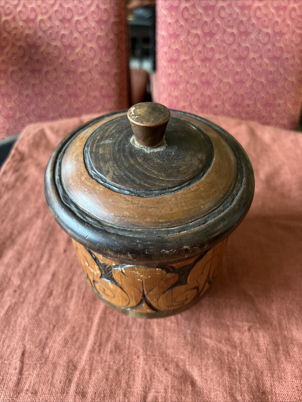 Pot Boîte En Bois Sculpté