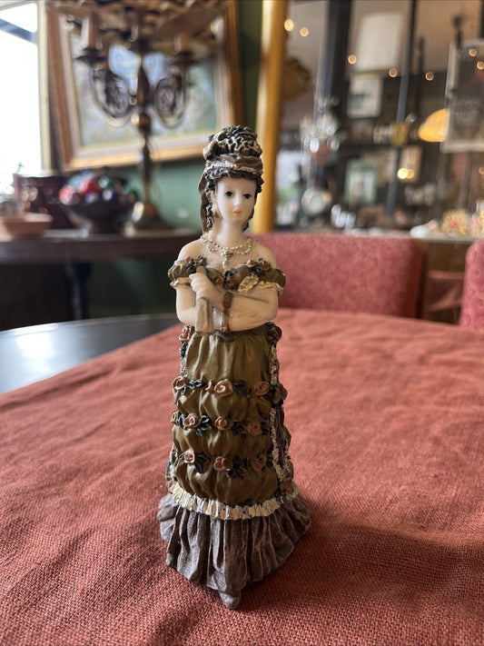 Figurine Femme En Résine