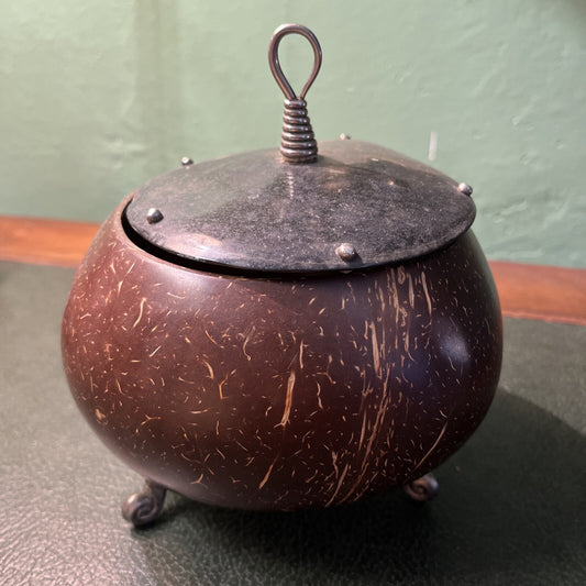 boîte à thé ancienne En Noix De Coco Métal Argenté Et Couvercle En Nacre