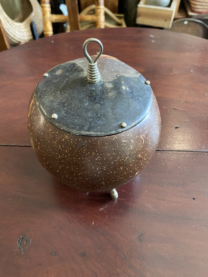 boîte à thé ancienne En Noix De Coco Métal Argenté Et Couvercle En Nacre