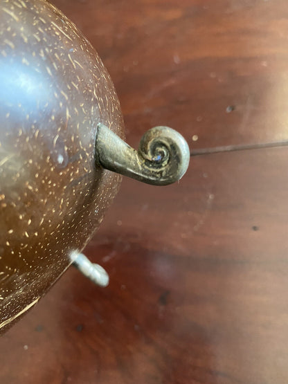 boîte à thé ancienne En Noix De Coco Métal Argenté Et Couvercle En Nacre