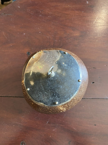 boîte à thé ancienne En Noix De Coco Métal Argenté Et Couvercle En Nacre