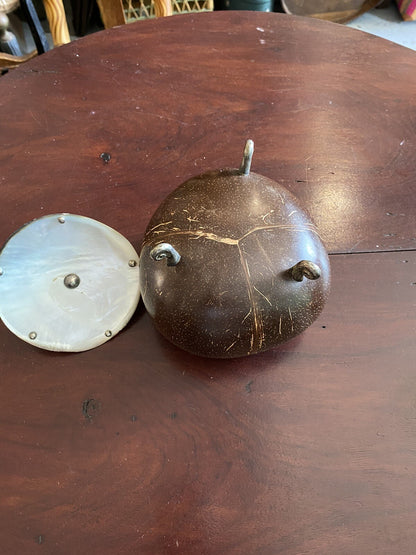 boîte à thé ancienne En Noix De Coco Métal Argenté Et Couvercle En Nacre