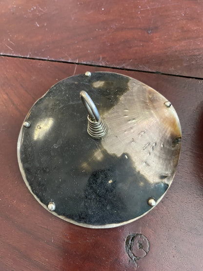 boîte à thé ancienne En Noix De Coco Métal Argenté Et Couvercle En Nacre