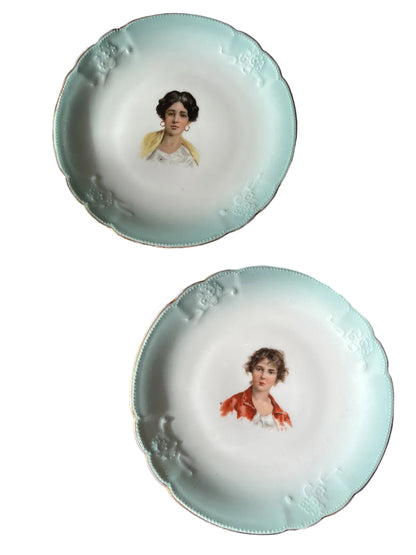 2 Assiettes Anciennes En Porcelaine Portrait