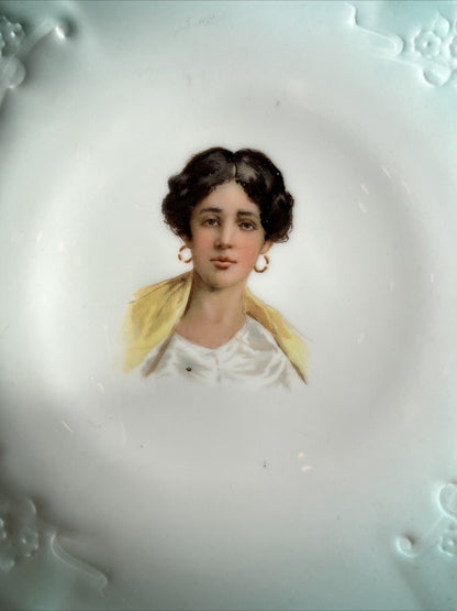 2 Assiettes Anciennes En Porcelaine Portrait