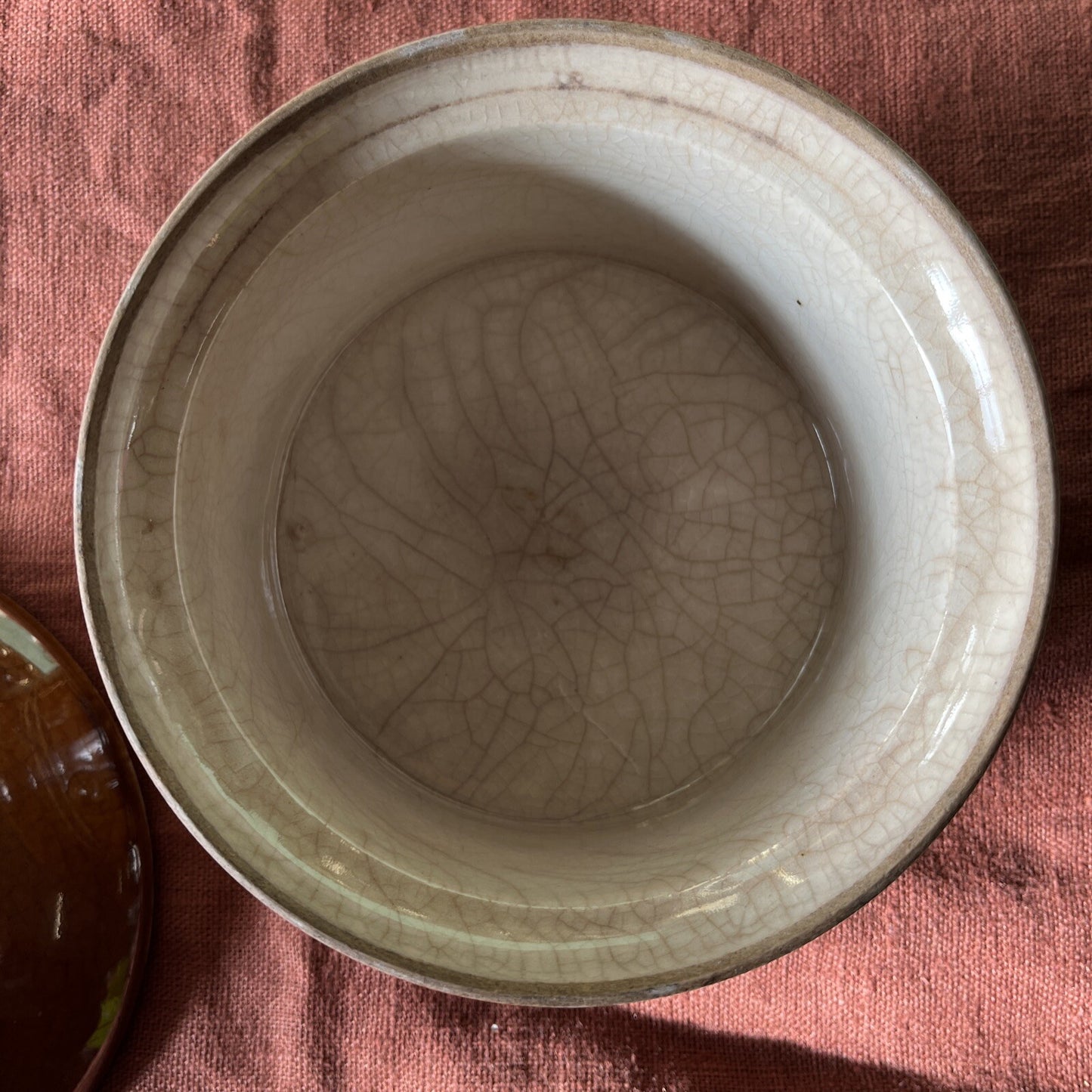 Pot Ancien En Grès Vernissé Détail Visages