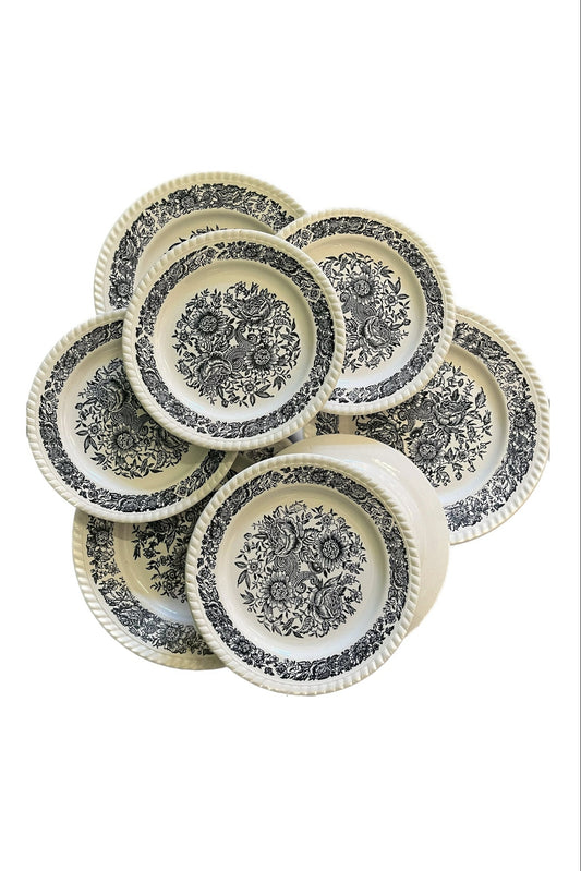 Lot de 8 assiettes plates à décor fleuri bleu (5 petites et 3 grandes)