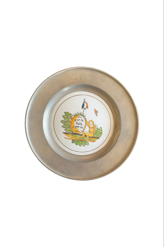 Assiette révolutionnaire décorative « les étains du Manoir » Gien peint main