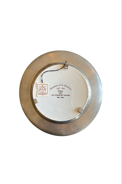 Assiette révolutionnaire décorative « les étains du Manoir » Gien peint main