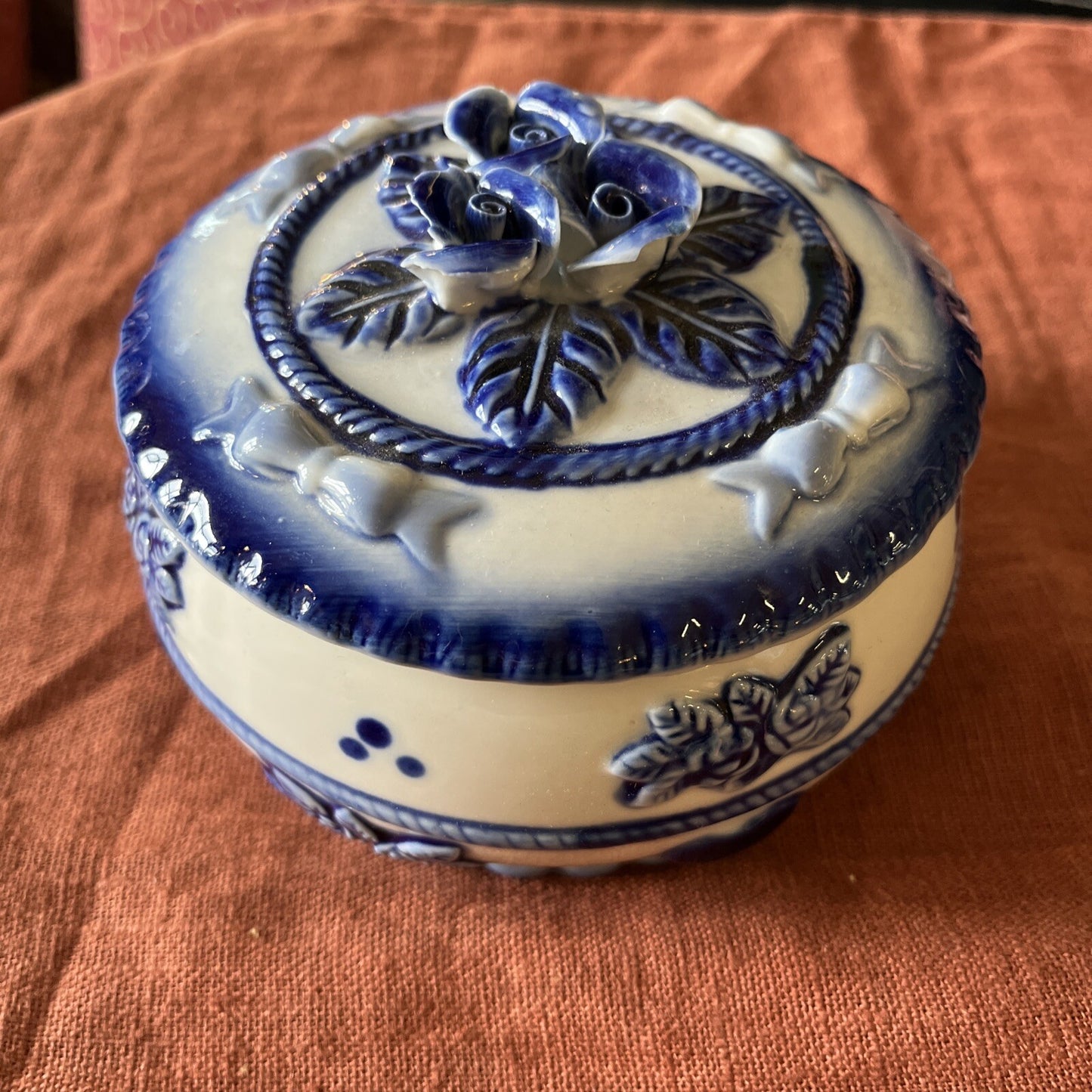 Sucrier Bonbonnière En Porcelaine