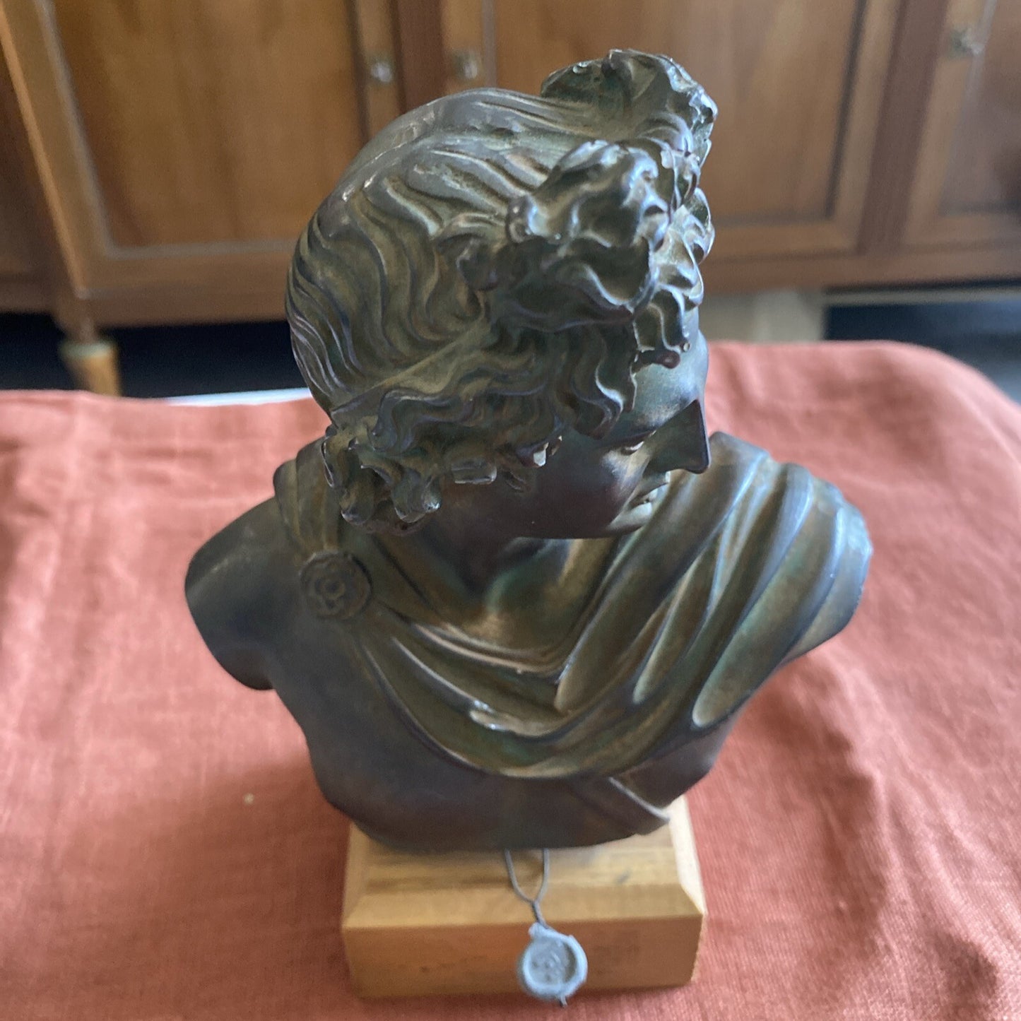 Buste Décoratif En Métal Patiné Sur Socle En Bois