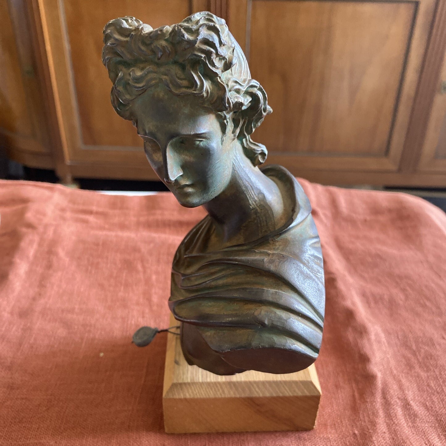 Buste Décoratif En Métal Patiné Sur Socle En Bois