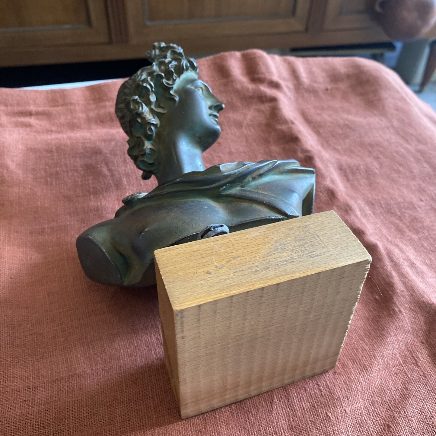 Buste Décoratif En Métal Patiné Sur Socle En Bois