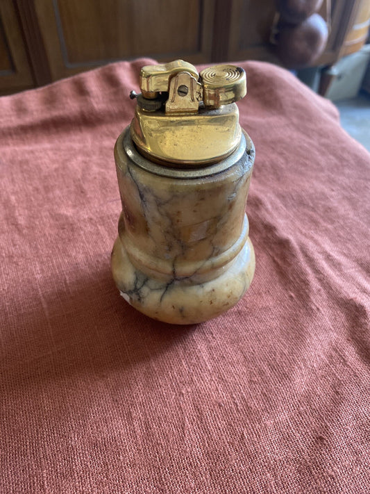 briquet De Table Vintage Monté Sur Une Base En Marbre