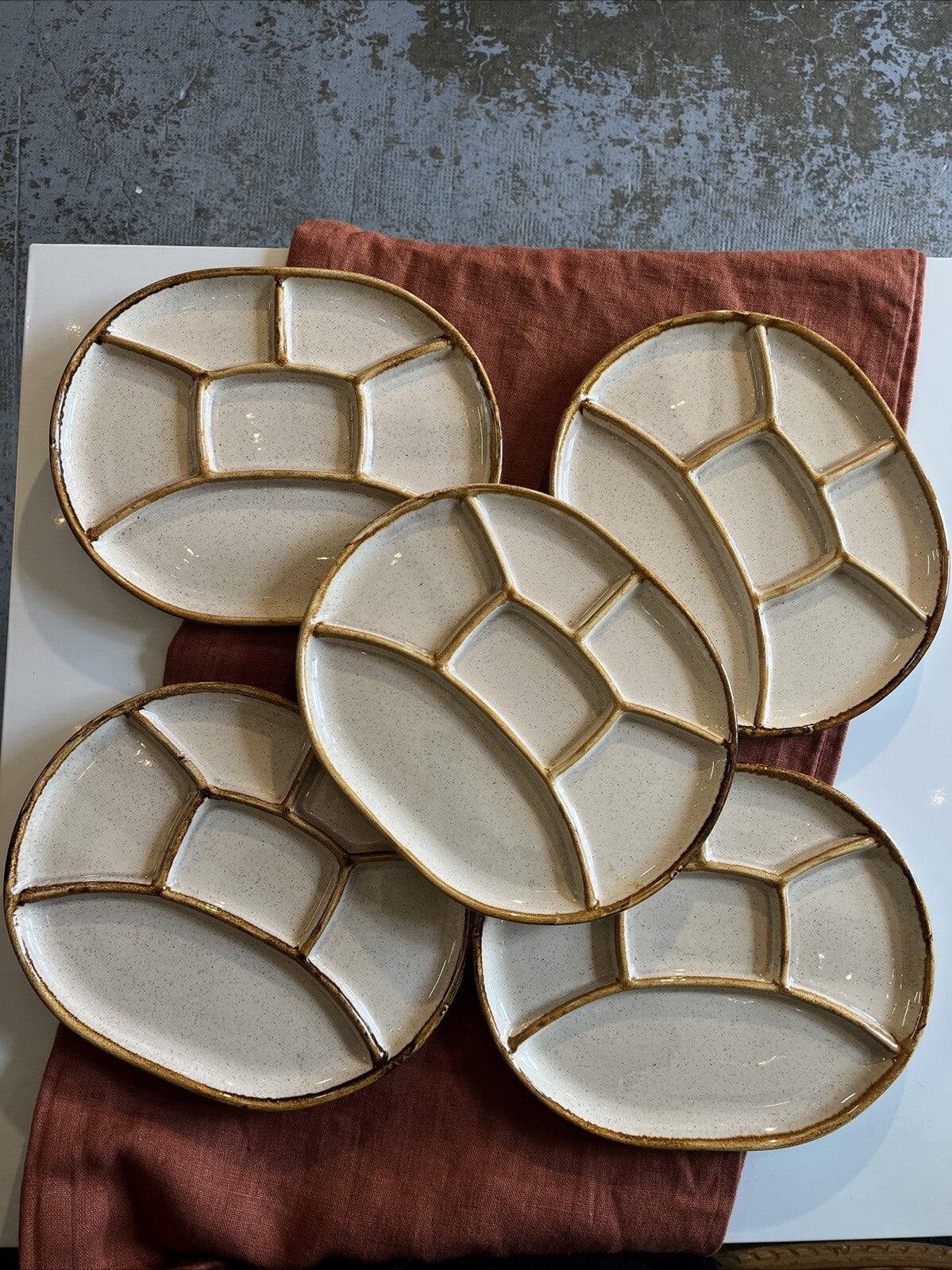 Assiettes Anciennes À Compartiment St Clément