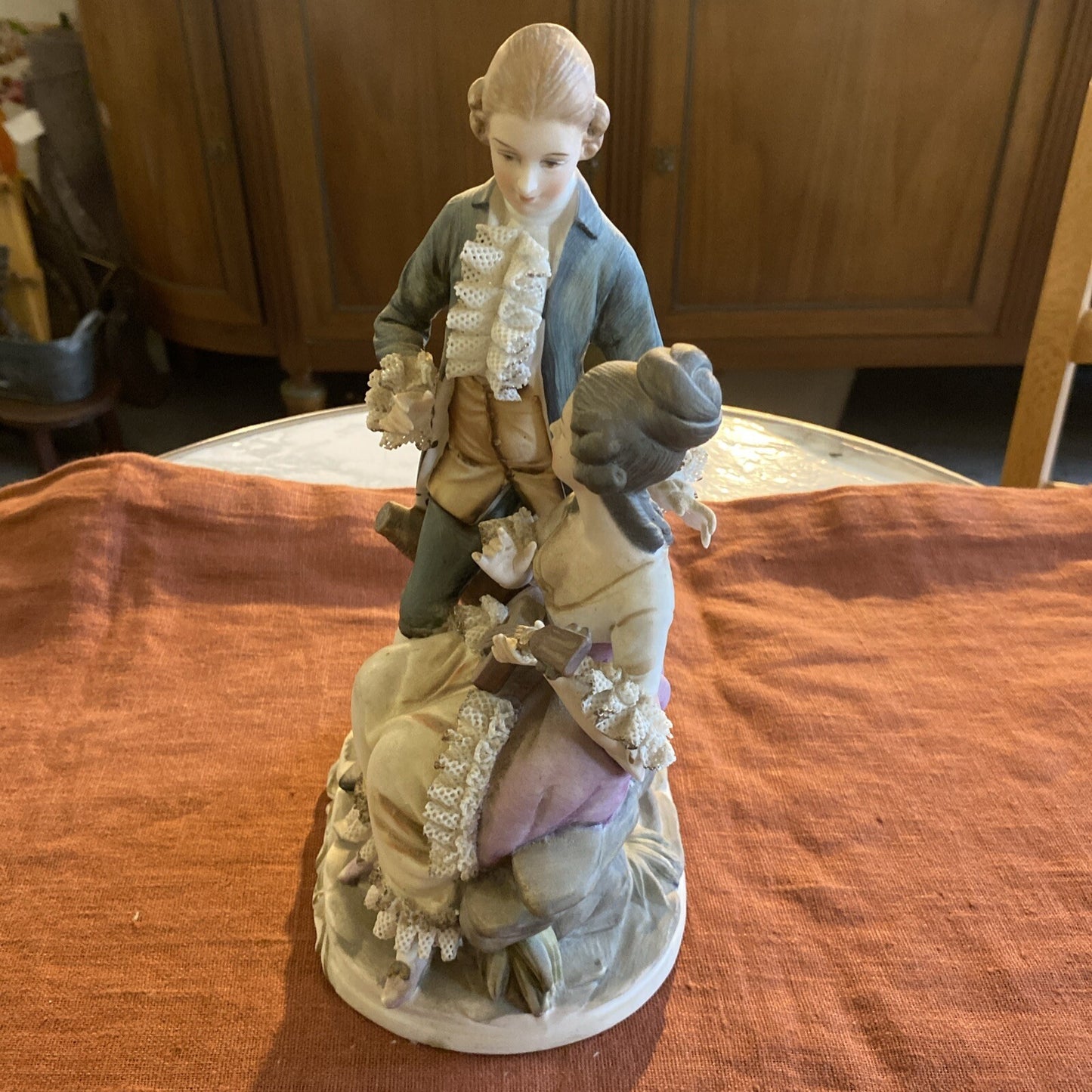 Statuette En Porcelaine Biscuit Couple