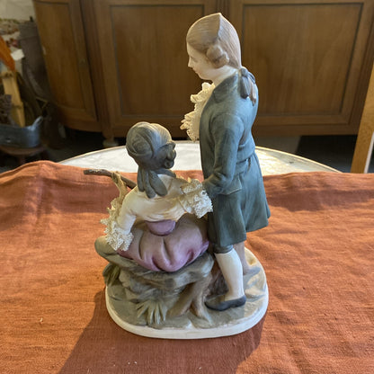 Statuette En Porcelaine Biscuit Couple
