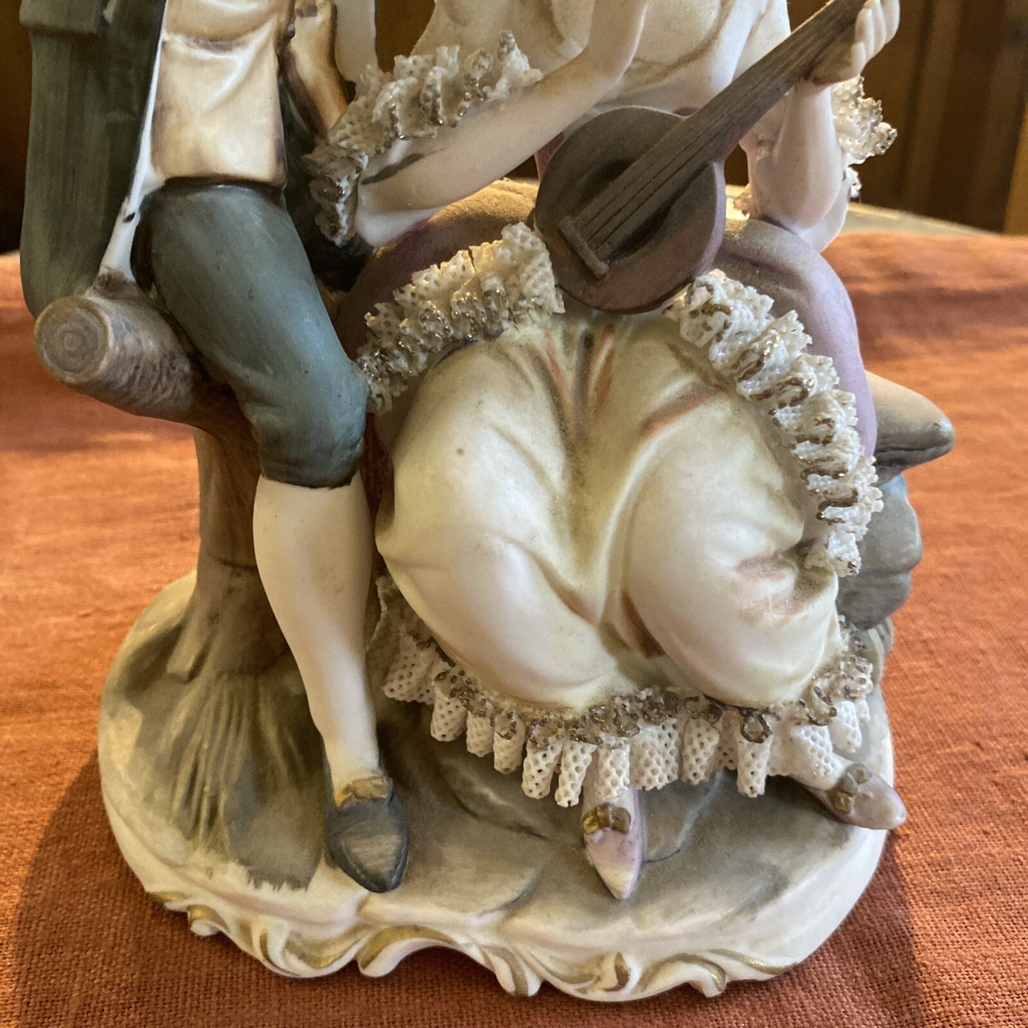 Statuette En Porcelaine Biscuit Couple