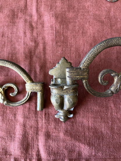 Applique murale double en bronze doré, style Louis XV Bougie/pique Cierge