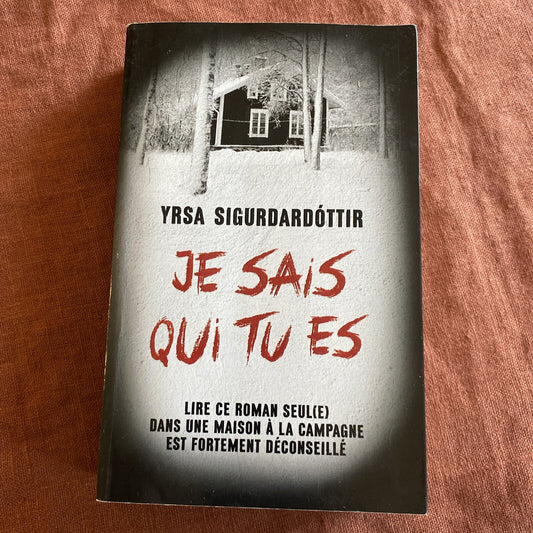 Livre je sais qui tu es Yrsa Sigurdardottir France Loisirs 2013 book