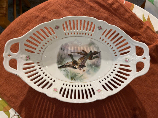 Ancienne Corbeille En Porcelaine Ajourée