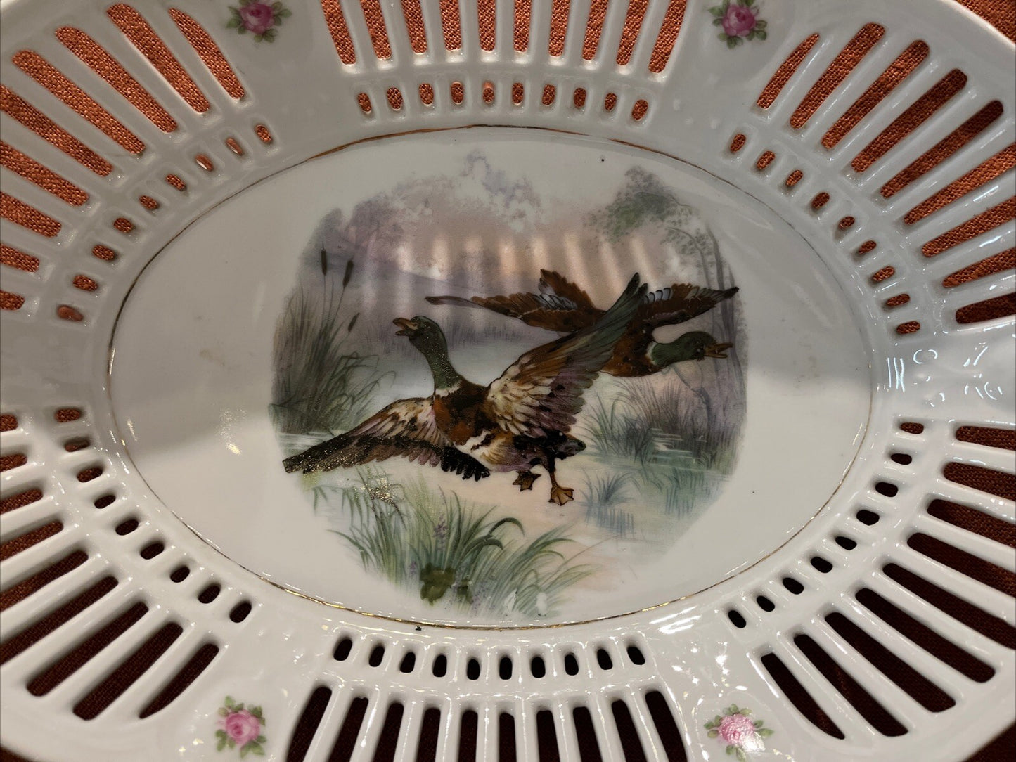Ancienne Corbeille En Porcelaine Ajourée