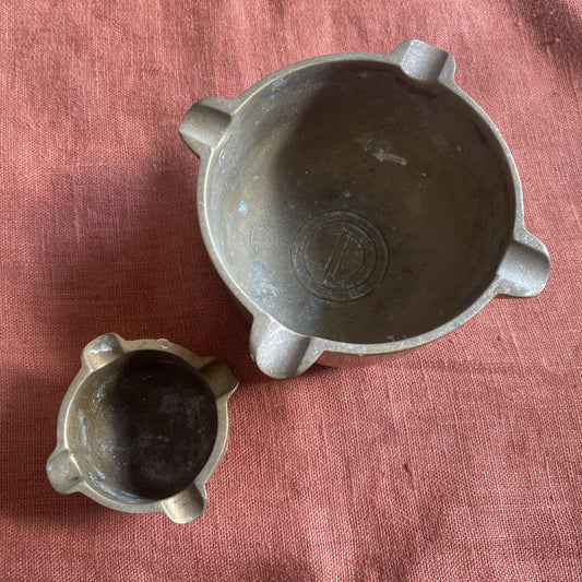 Lot De 2 Cendiers En Bronze