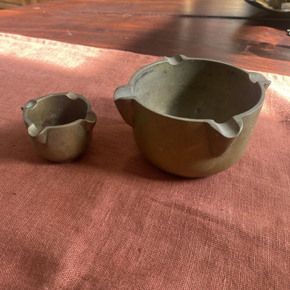 Lot De 2 Cendiers En Bronze