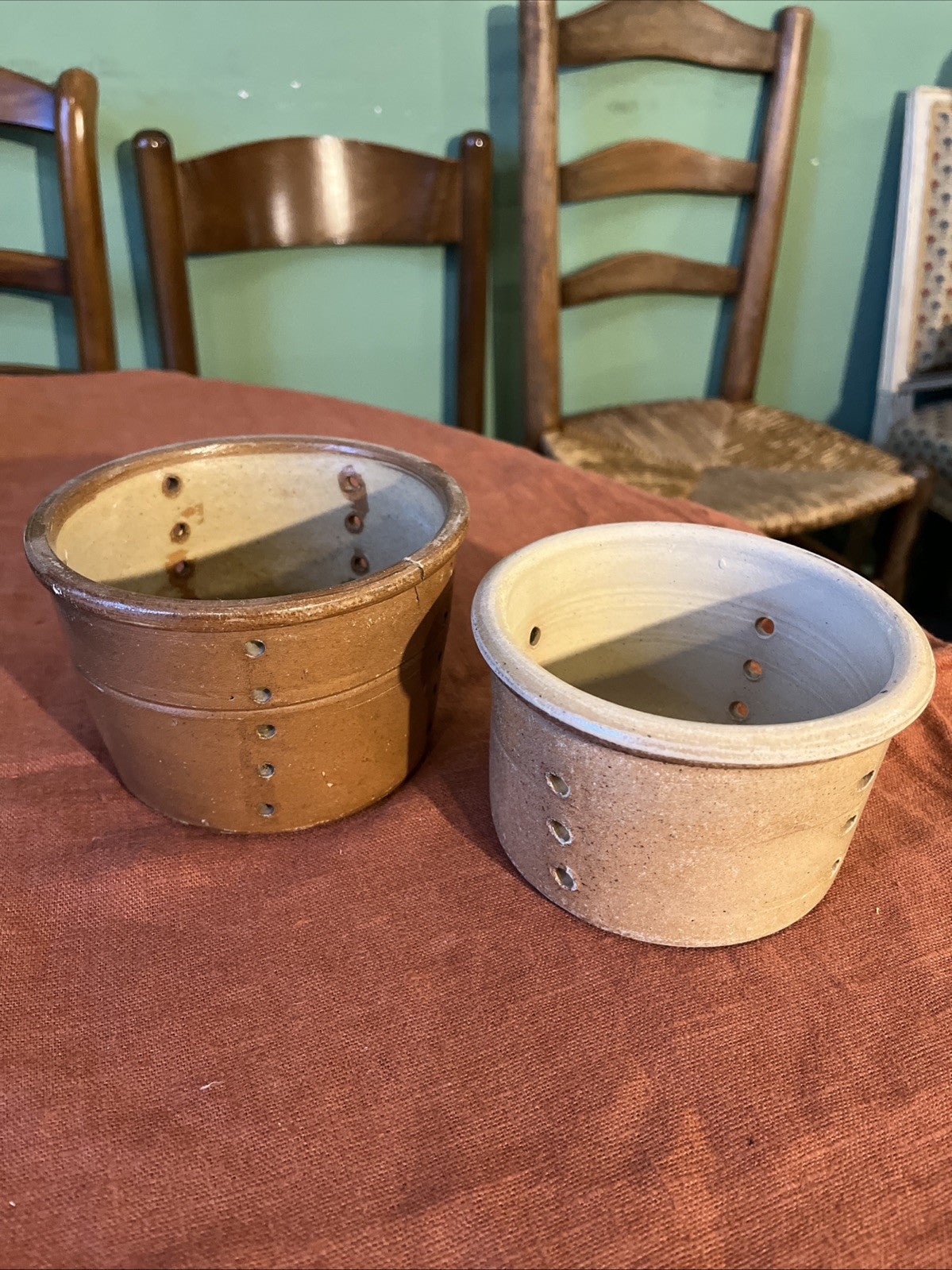 Lot De Deux Anciens Moules À vaisselle En Grès