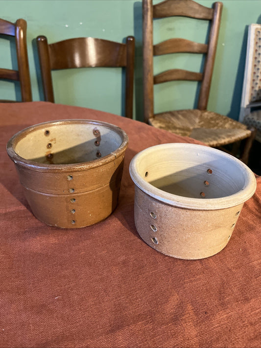 Lot De Deux Anciens Moules À vaisselle En Grès