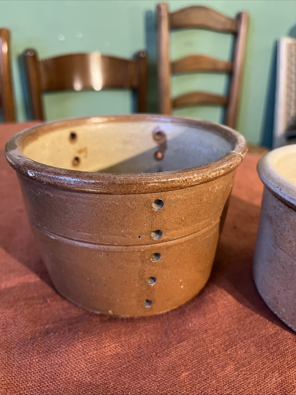 Lot De Deux Anciens Moules À vaisselle En Grès