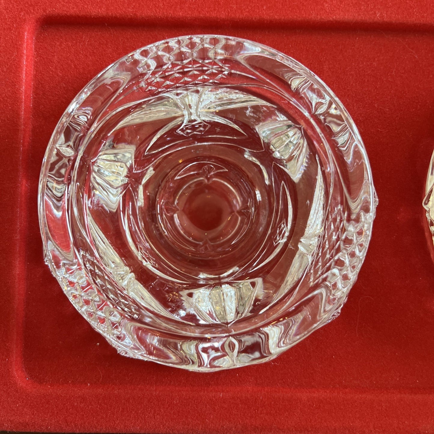 Paire De Deux Bougeoirs En Cristal D’arques