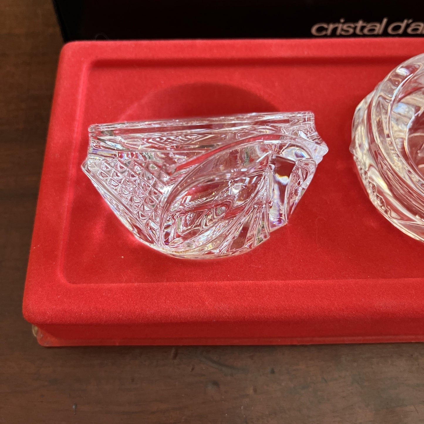 Paire De Deux Bougeoirs En Cristal D’arques