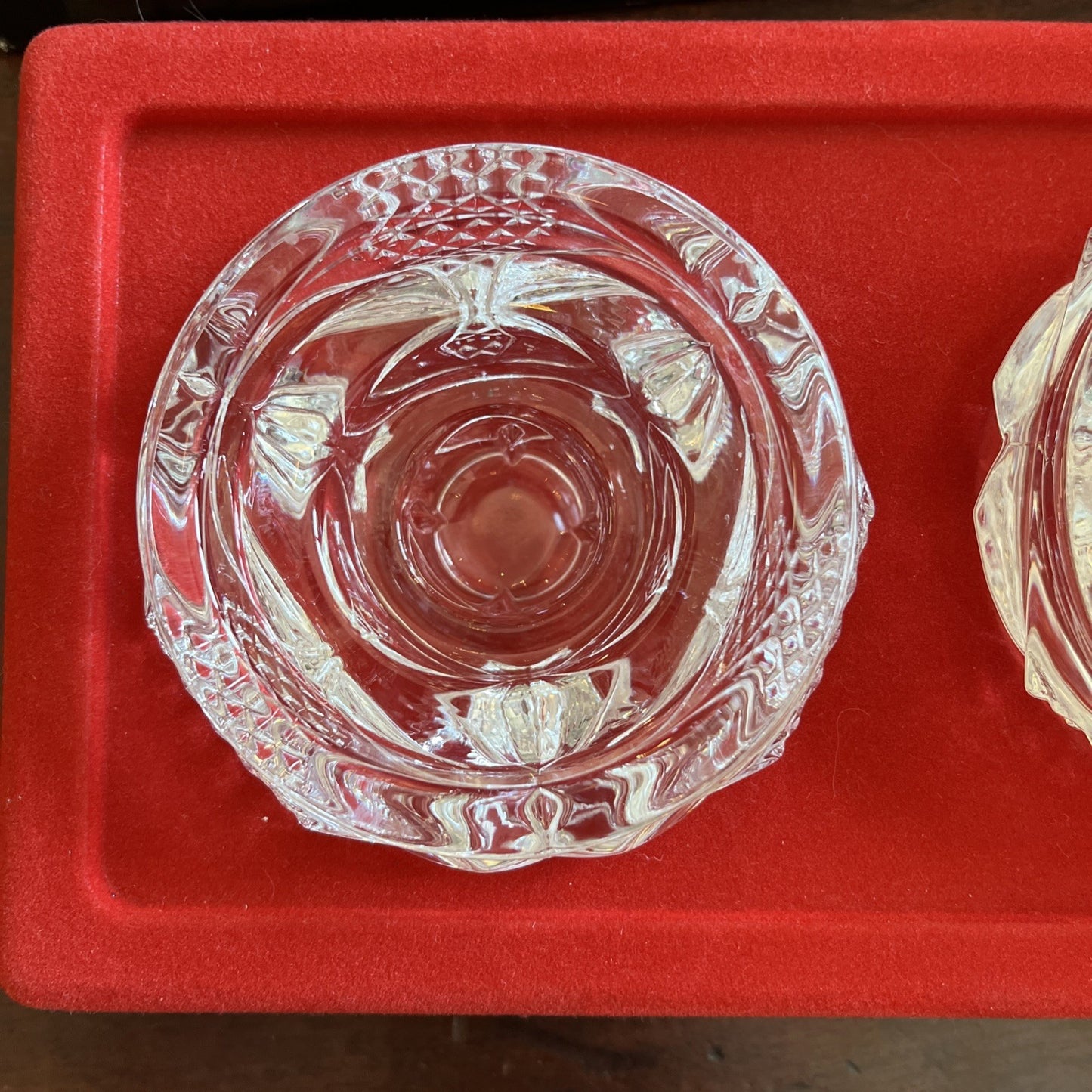 Paire De Deux Bougeoirs En Cristal D’arques