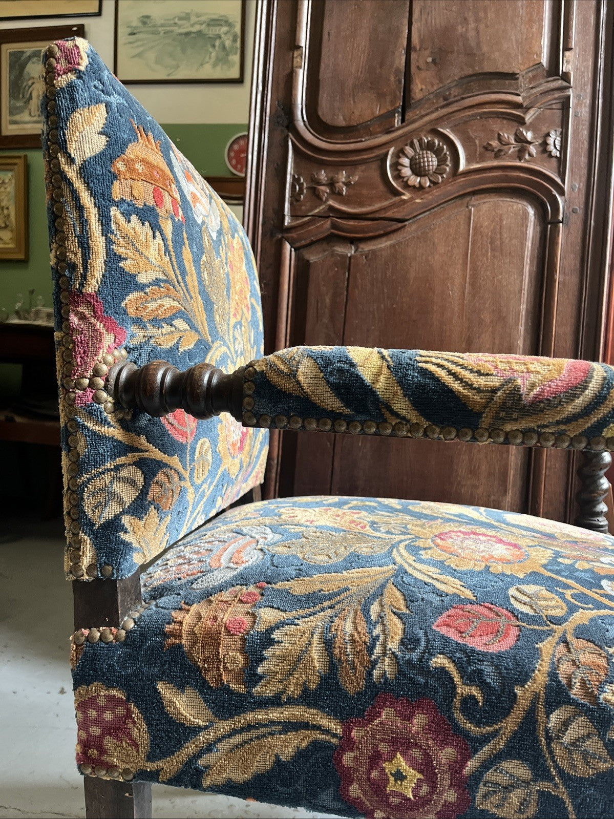 CHAISE A BRAS LOUIS XIII, FAUTEUIL XVIIe EN NOYER