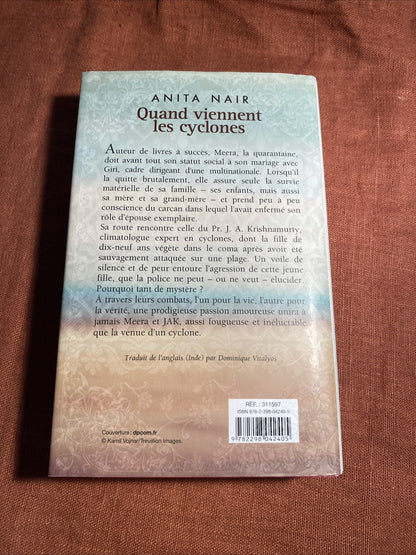 Livre ANITA NAIR - QUAND VIENNENT LES CYCLONES - LIVRE FRANCE LOISIRS 2011